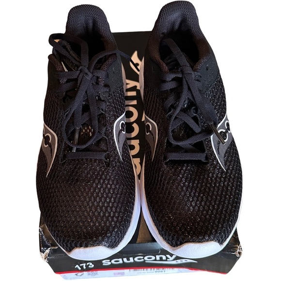 Saucony NIB Kinvara 14 Black/White Women’s Size 6 - Picture 5 of 8